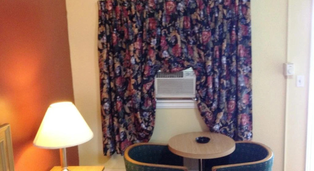 Parkway Motel