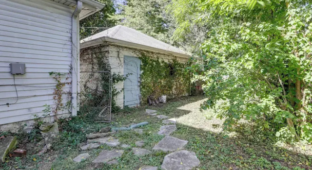Апартаменты 3 Mi to Dtwn Indy: 20th-century Apt w/ Fenced Yard
