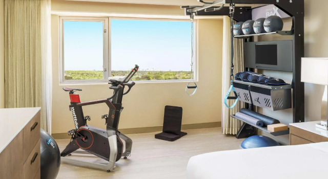 Двухместный номер Fitness DoubleTree by Hilton Orlando Airport Hotel