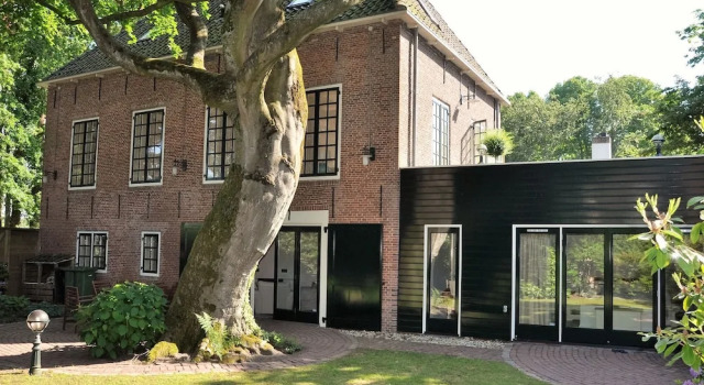 Massive, Historic Villa With a Convenient and Central Location Along the Coast, Book Villa Sassenheim Zuid-Holland