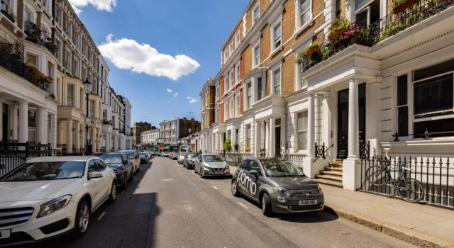 Light-filled Studio With AC - Earl s Court