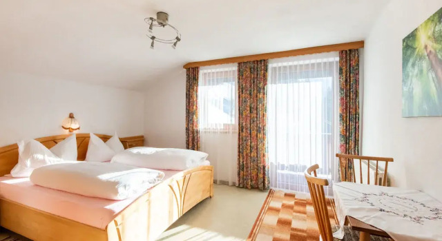 Stellar Holiday Home in Hippach With Balcony, Rezerwuj Hotel Hotele w Tyrol z parkingiem, Parking
