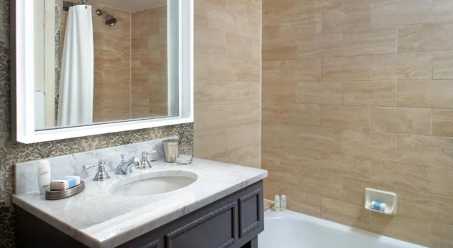 Четырёхместный номер Standard Omni Shoreham Hotel
