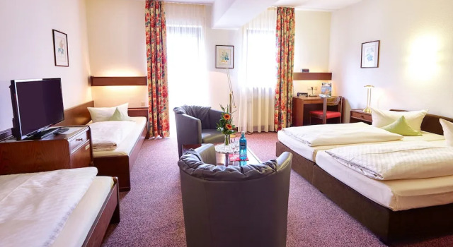 Четырёхместный номер Standard с балконом Hotel Merian Rothenburg