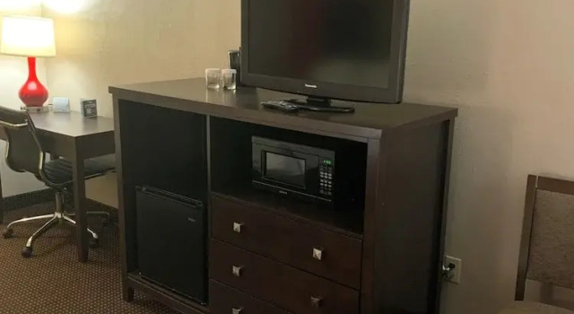 Четырёхместный номер Premium Ramada by Wyndham Hancock Waterfront