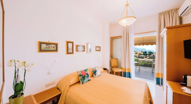 Номер Standard с балконом HOTEL ZINTONIO