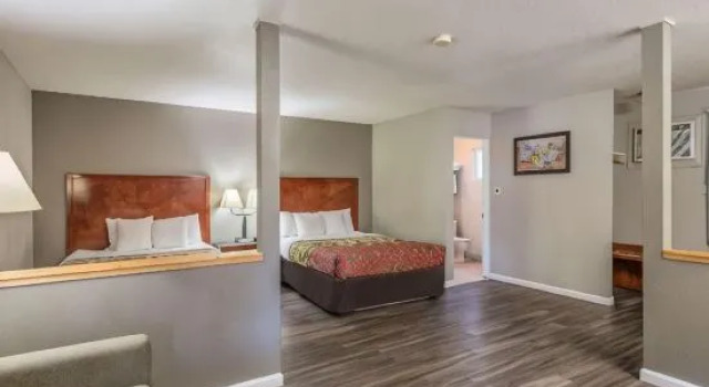 Шестиместный люкс Econo Lodge Inn & Suites Yreka