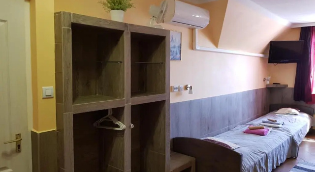 Legányi Kávézó és Apartmanház, Book Hotel Eger 