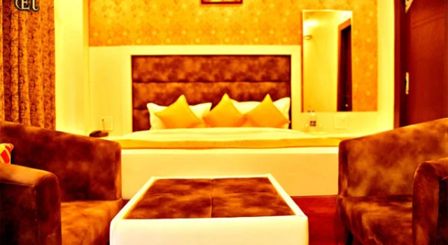 Hotel Elgrovia, Rezervovat Hotel Rāiwāla Uttarakhand
