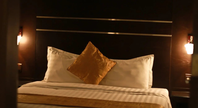 Rest Night Hotel Suites - Taawon - Al Hussien Bin Ali, Buchen Sie Hotel Hotels in Provinz Riad mit Pool, Schwimmbad