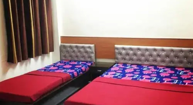 Sairatna Hotel, Забронировать Отель СПА-отели Ширди, рядом с Храм Шри-Адинат-Шетамбер-Джайн, SPA-услуги