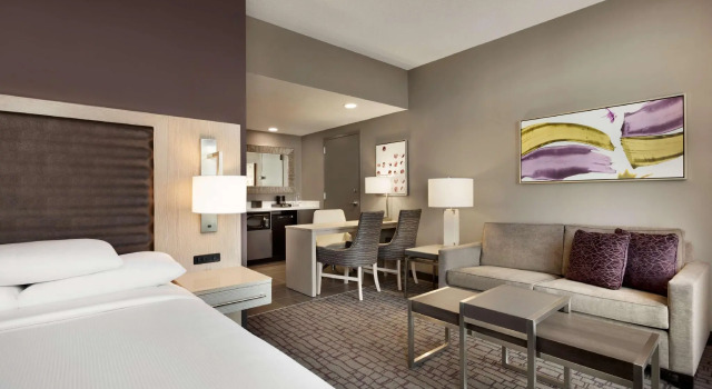 Двухместная студия Embassy Suites by Hilton Charlotte Uptown