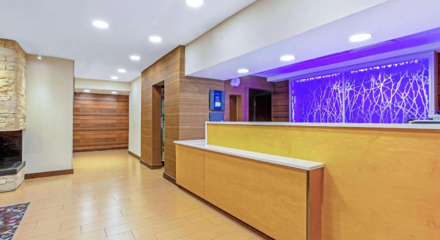 La Quinta Inn & Suites by Wyndham Manassas Battlefield, Забронировать Отель Отели Манассас с бассейном, Бассейн