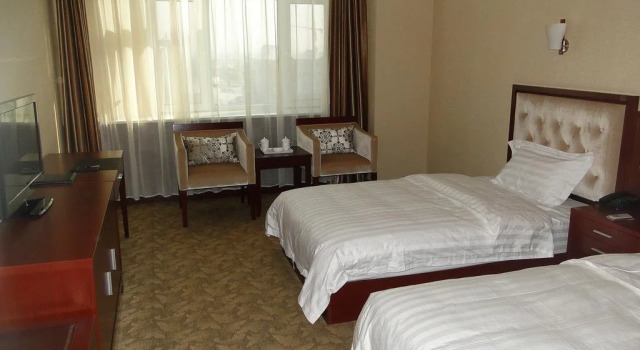 Xintai Hotel Coach Station Branch, Rezerwuj Hotel Hotele w Chifeng z parkingiem, Parking