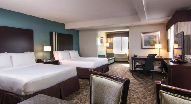 Люкс Holiday Inn Express & Suites Carlsbad Beach by IHG
