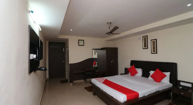 OYO 16553 Flagship Bhubaneshwar Railway Station, Prenota Hotel Hotel a Orissa con parcheggio, Parcheggio