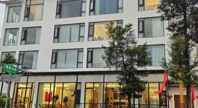 Floating clouds mountain luxury, Rezerwuj Hotel Hotele biznesowe w Libo, 4* 5*