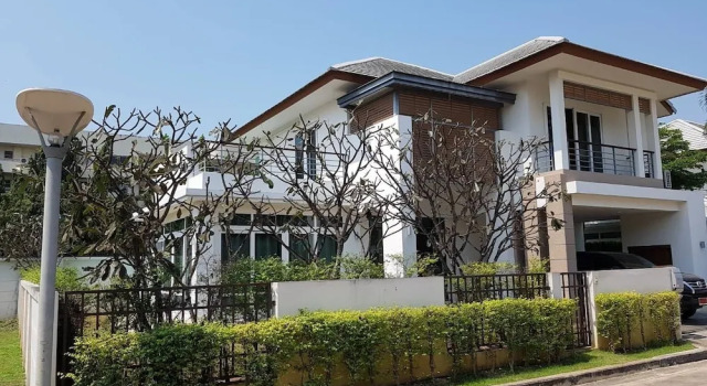 AnB Pool Villa 4BR Beachfront in Pattaya