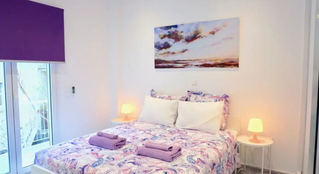 Central Bright Apt in Athens near Metro