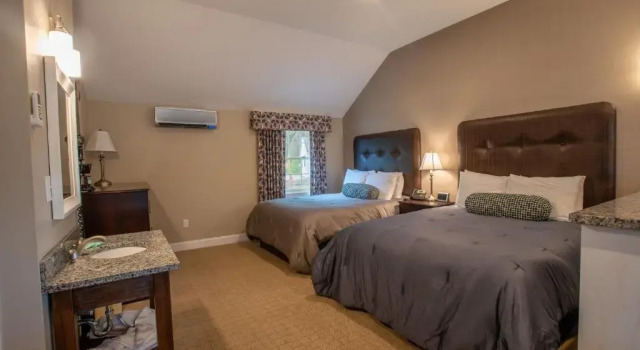 Люкс New England Inn & Lodge