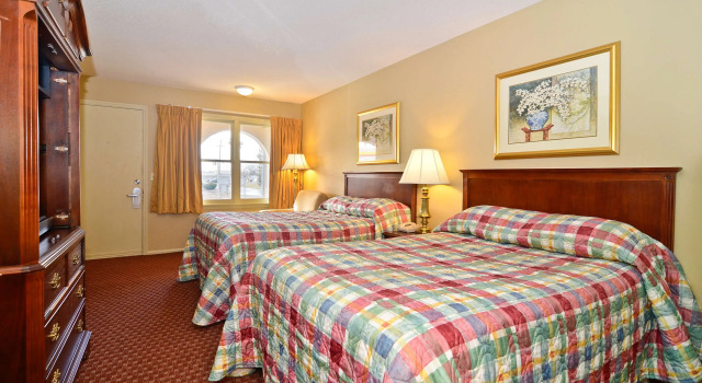 Четырёхместный номер Standard Americas Best Value Inn Chillicothe