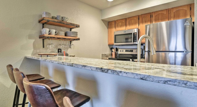 Апартаменты Walk to Main St: Frisco Condo w/ Community Pool!
