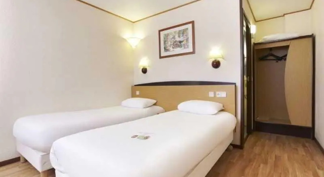 Двухместный номер Standard с балконом Campanile Hotel & Restaurant Gouda