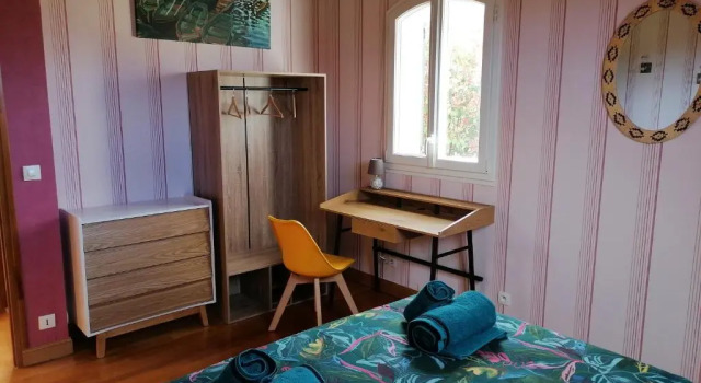 Коттедж Grande maison , jardin,flipper,babyfoot, ping pong, 1 km mer, proche golf, Port en Bessin, Bayeux et plages du débarquement, adaptée enfants
