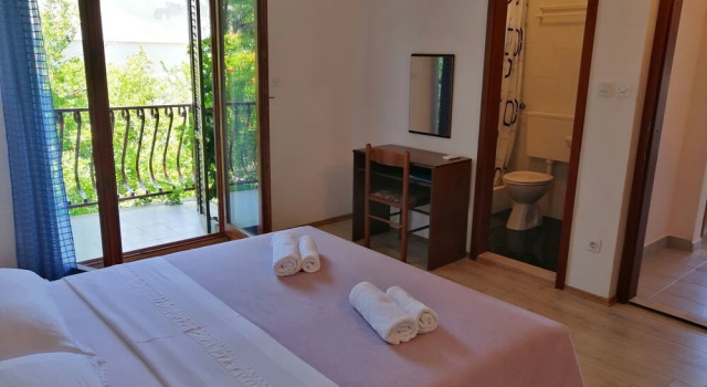 Apartments and Room Caric, Prenota Appartamento Jelsa 