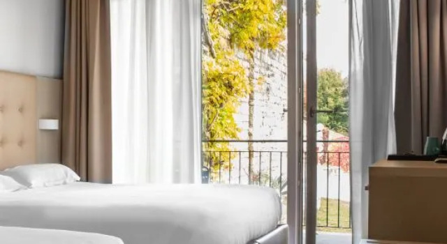 Трёхместный номер Standard с балконом и с видом на озеро Hotel Belvedere
