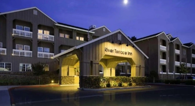 Двухместный номер с видом на реку River Terrace Inn