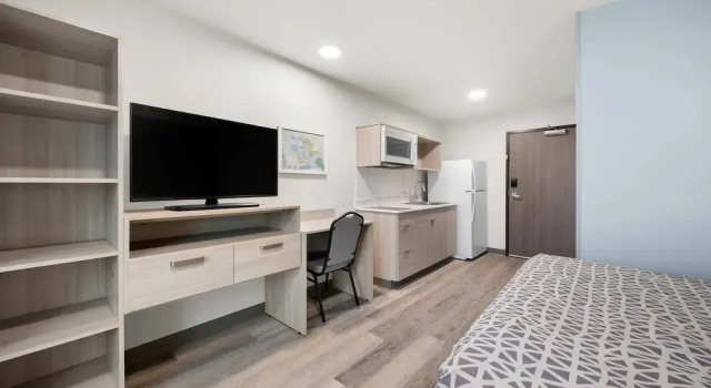 Люкс WoodSpring Suites Medford near I-5