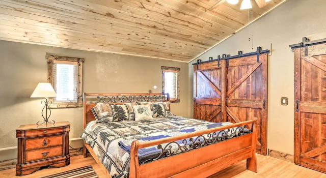 Pagosa Springs Gem w/ Yard, Decks + Mtn Views!, Đặt Nhà nghỉ dưỡng Pagosa Springs 