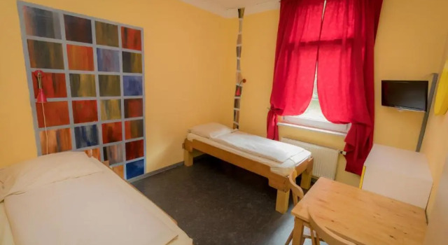 Hostel Alex 30, Забронировать Хостел Отели Штутгарта с парковкой, рядом с Церковь Стифтскирхе, Парковка