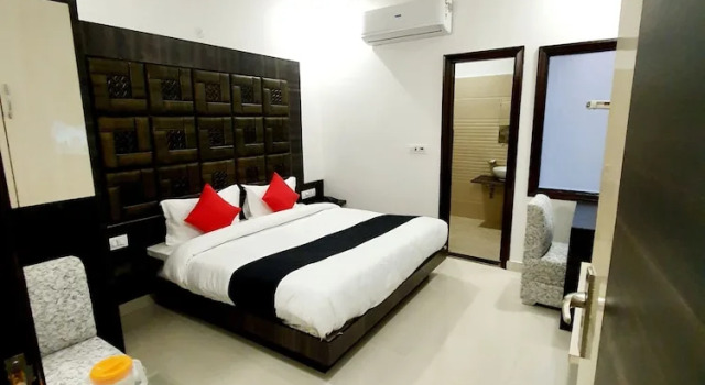 OYO 77326 Hotel Royal View, Забронировать Отель Амритсар штат Пенджаб