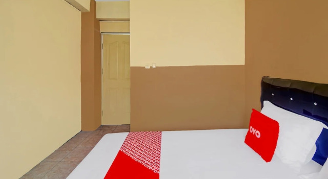Номер Deluxe RedDoorz at Fortune Hotel Jalan Walanda Maramis Manado