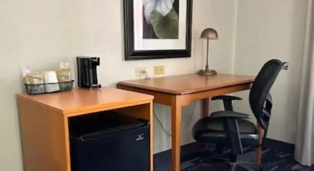 Четырёхместный люкс Fairfield Inn & Suites by Marriott Chicago Naperville