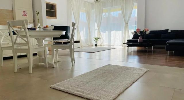 Vila De Lux In Otopeni Cu Living Si 3 Dormitoare, Rezerwuj Hotel Hotele w Ilfov z parkingiem, Parking