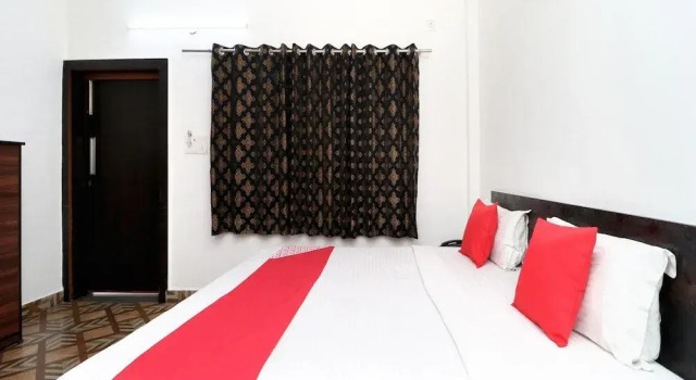 Oyo 35878 Hotel G Glossy, Book Hotel Amritsar Punjab