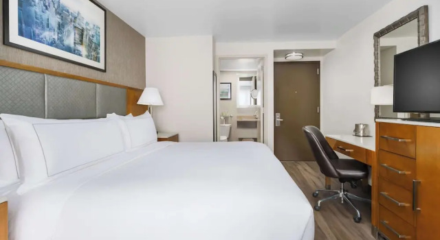 Номер High Floor с видом на Эмпайр Стейт Билдинг DoubleTree by Hilton Hotel New York City - Chelsea