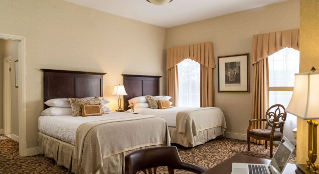 Четырёхместный номер Standard Linden Row Inn