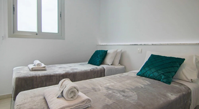 Phaedrus Living: Seaside Deluxe Flat Harbour 106, Rezerwuj Hotel Hotele w Pafos z parkingiem, w pobliżu Paphos Archaeological Park, Parking