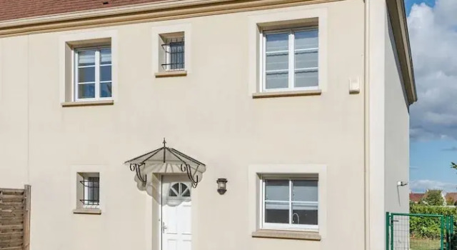 B&B House in Disneyland, Rezerwuj Bed and Breakfast Chevaigne Bretania