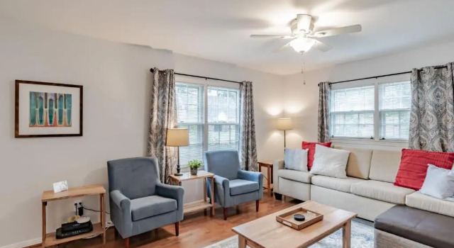 Bel-Air Bungalow- close to Midtown Highways and Downtown Mobile, Boek Hotel Hotels in Alabama met parkeren, Parkeren
