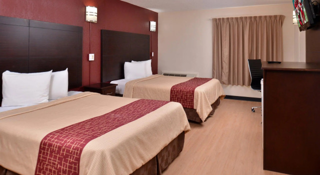 Четырёхместный номер Deluxe Red Roof Inn Van Horn