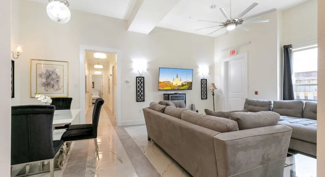 Breathtaking Condos Near French Quarter, Забронировать Апартаменты/квартира Апартаменты Нового Орлеана, рядом с Preservation Resource Center, Апартаменты/квартира