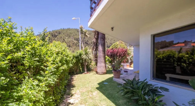 Вилла Panoramic Ocean View Villa & Pool in Sesimbra by Rent4Rest