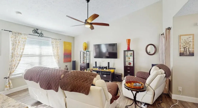 Dog-friendly Family Home w/ Patio & Fire Pit!, Buchen Sie Ferienhaus Richmond Hill 