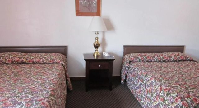Четырёхместный номер Standard Cadet Motel