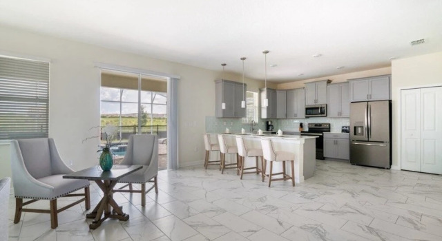 Glamorous 6-Bed With Private Pool/Spa home